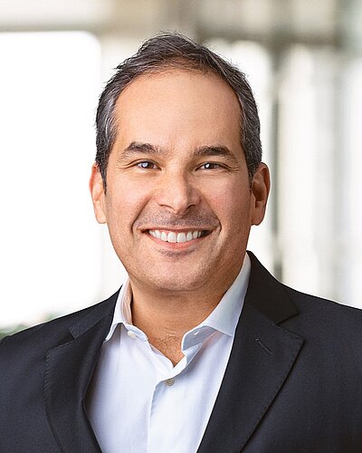 portriat of Alan  Yanovich